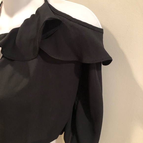 Liberty love NWOT Black cold shoulder top size EX Small w ruffles across the top - Picture 3 of 5